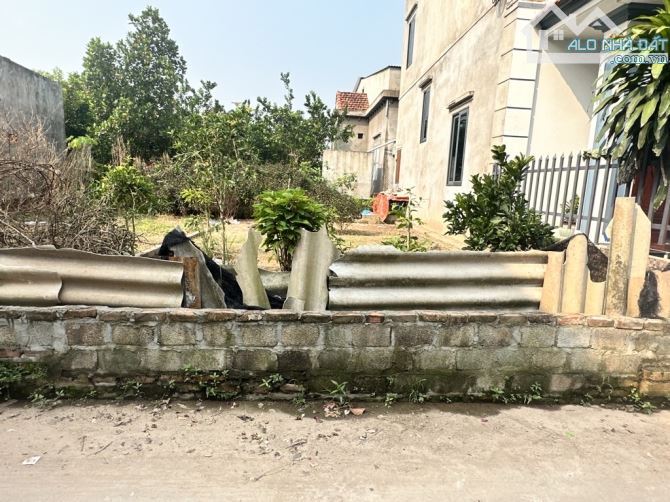 BÁN ĐẤT MỄ SỞ VĂN GIANG- VÀNH ĐAI 4-Ô TÔ ĐỖ CỬA- ĐẤT VUÔNG VẮN-52m2-2,6 tỷ. - 2
