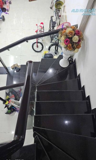 Bán nhà tại Trại Chuối, Thượng Lý, Hồng Bàng. 4 tầng, giá rẻ chỉ 3,3 tỷ. - 2