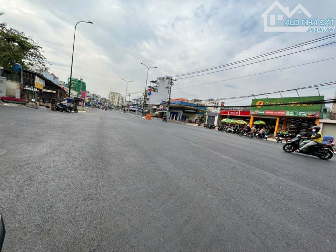 Biệt thự ngang 13.5 x 17m cn 212m2 đất, gần ngay bờ sông đang thi công tuyệt đẹp - 2