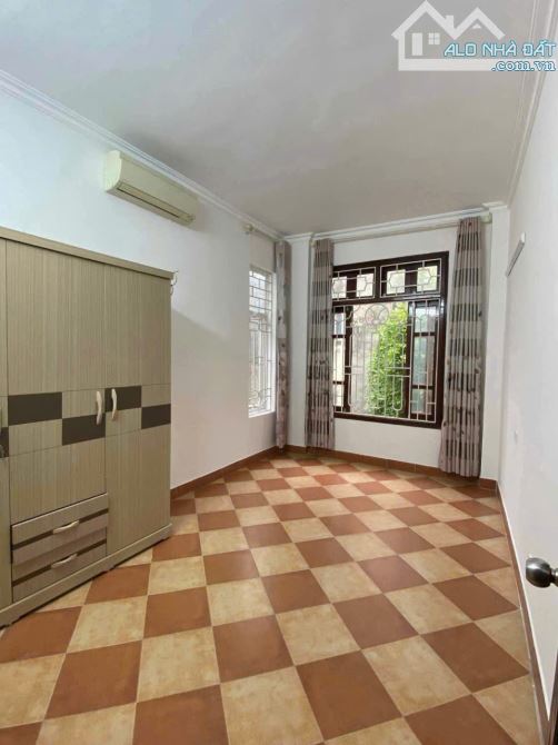 Cho thuê nhà nguyên căn ngõ 127 Hào Nam, 32m2 x 4 Tầng, 3 ngủ, Giá 11 triệu/tháng - 2
