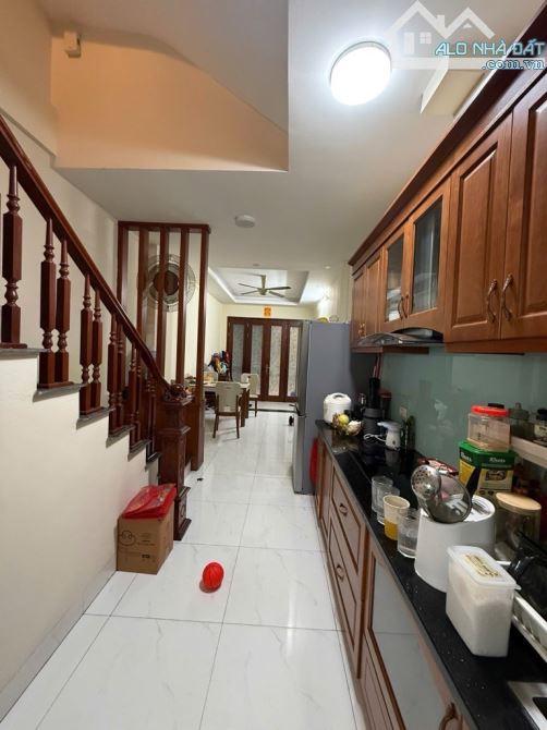 Bán nhà Nguyễn Văn Cừ Ngọc Lâm 5 tầng ô tô đỗ cửa - 2