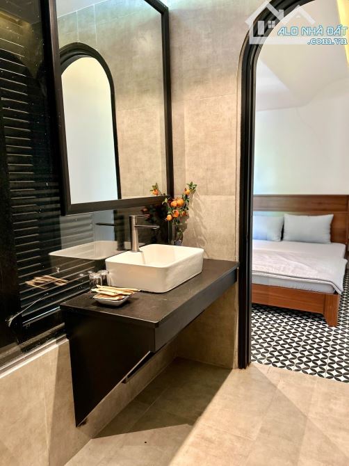 Bán biệt thự sân vườn mặt tiền Hoà Cường sát Thăng Long, Phan Đăng Lưu. Dt 550m2 ngang 22m - 2
