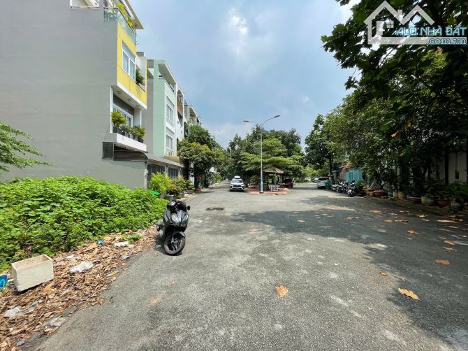 Bán đất quận 2 phường An Phú. Diện tích 160m2. Ngang 8m dài 20m. Có công viên nội khu đẹp - 2