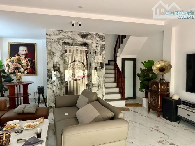 🌟 Bán nhà phân lô Vũ Tông Phan – Lô góc, ô tô tránh – Thang máy – 7 tầng – giá chỉ 18.5 t - 2