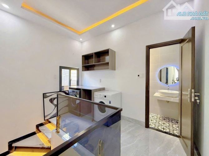 Bán nhà Cầu Giấy, 10m ô tô, sát phố, nội thất xịn sò, 33m2, 8 tỷ. - 2