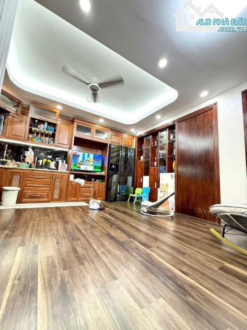 BÁN NHÀ NGUYỄN CHÍ THANH ĐỐNG ĐA, PHÂN LÔ, ÔTÔ VÀO NHÀ, DÂN XÂY, 2 THOÁNG, 48M2 GIÁ 15 TỶ - 2