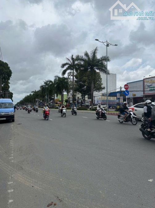 Bán nhà mặt tiền đường 3 tháng 2 , 309m2 , nở hậu 12 - 2