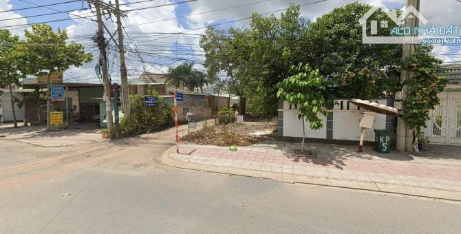 chú em cần bán gấp lô đất 2 mặt tền đường DT746,ngay ngã 3, cách chợ, trường, kcn chỉ 5p đ - 2