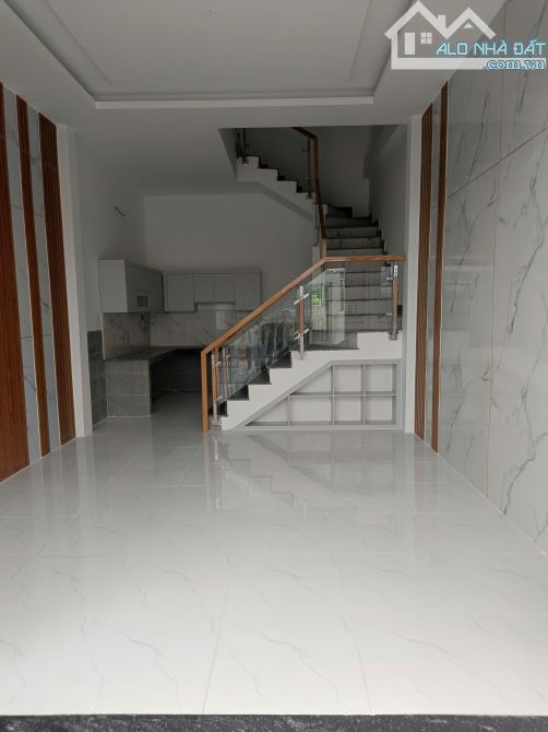 CHỦ NGỘP BÁN GẤP NHÀ 1 TRỆT 1 LẦU NGAY TRUNG TÂM 700TR NHẬN NHÀ NGAY - 2