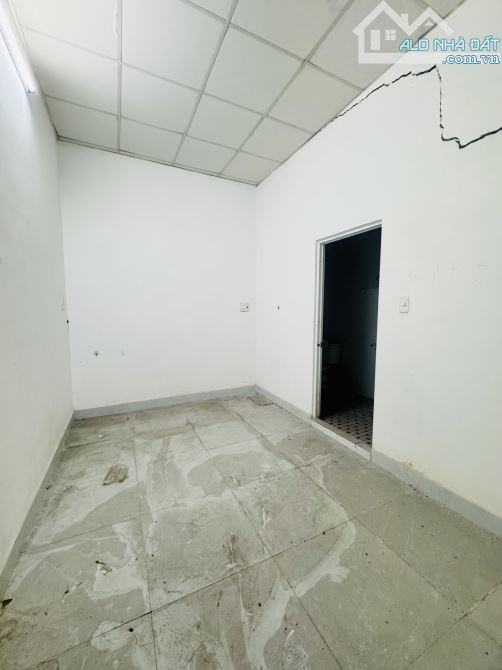 Bán nhà C4 hẻm 2174 đường Huỳnh Tấn Phát dt lớn giá rẻ. - 2