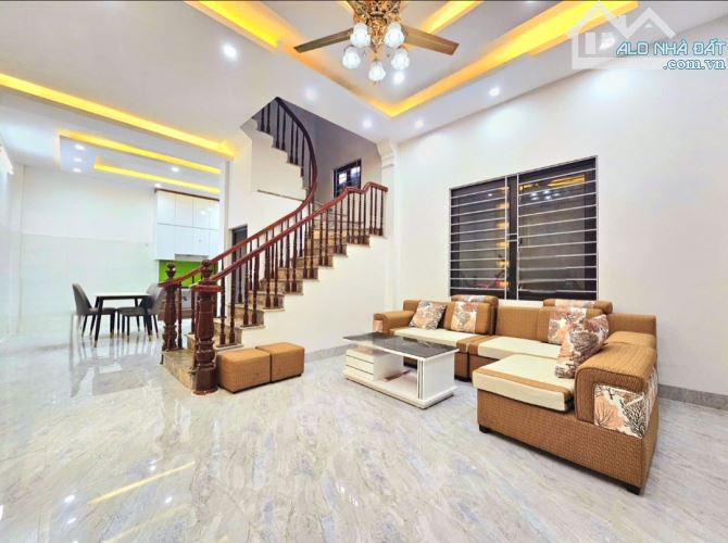 NHÀ ĐẸP PHÂN LÔ AN DƯƠNG VƯƠNG – Ô TÔ ĐỖ CỬA – FULL NỘI THẤT – GẦN CIPUTRA - 2