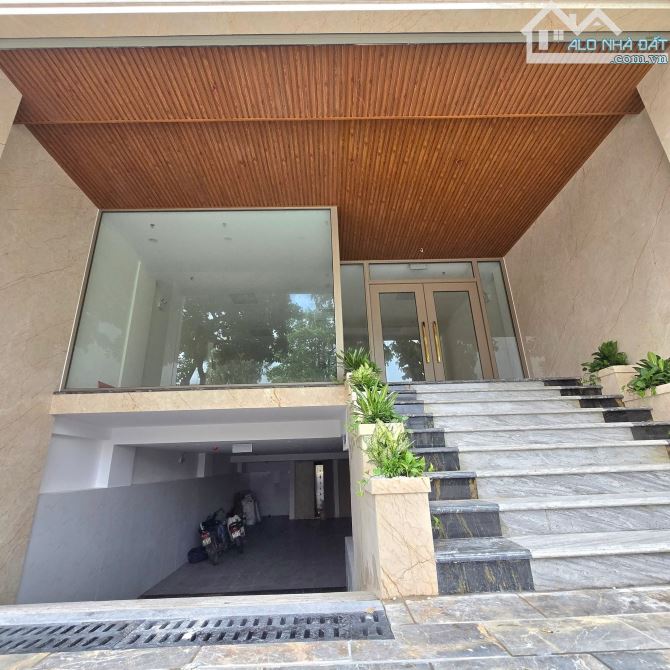 Tòa Nhà Cực Đẹp Bề Thế Phố Mới Đội Cấn 10 Tầng 90M2 62 Tỷ Mặt Tiền 8M - 2