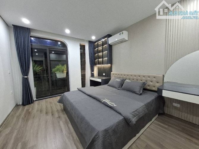 Bán nhà Thạch Bàn 39 m2, mt 3,6 m . Rao 12,79 tỉ - 2