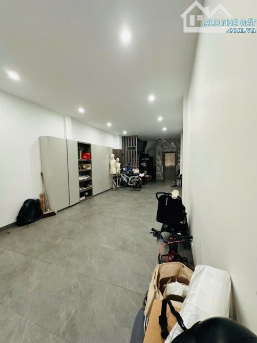 ô tô 7 chỗ ngủ trong nhà 7  tầng - Ngõ Thông - 15m đi bộ ra Hồ Tây - 2