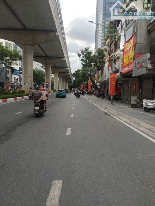 Bán nhà Cầu Giấy, 2 nhà ra mặt phố, ô tô, nhà đẹp full nội thất, 30m giá 8,6 tỷ. - 2