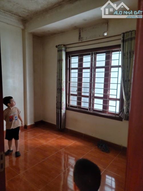 BÁN NHÀ CỔ LINH - CÁCH Ô TÔ CHỈ 5M - ĐI BỘ RA HỒ - 40.5M2 - NHỈNH 5.6 TỶ - 2