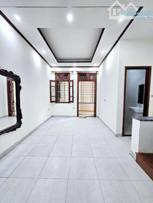 Bán nhà Hoàng Văn Thái ngõ SH tránh dân xây nhà phân lô khung cột chắc chắn thoáng trước - 2
