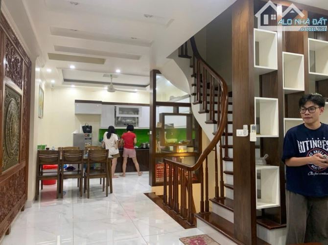 NGUYỄN KHANG CẦU GIẤY 40m 5T MT4m 12.5 TỶ NHÀ ĐẸP NHƯ MỚI GẦN CÔNG VIÊN - 2