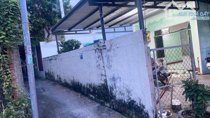 BÁN ĐẤT TẶNG NHÀ CẤP 4 - MẶT TIỀN PHẠM VẤN, GẦN BIỂN - 2