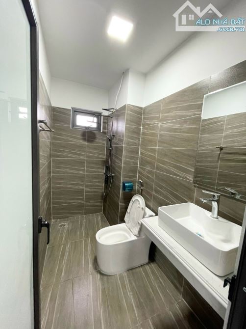 Nhà trị trấn Quốc Oai mà rộng quá, 75m2x3T, gần đại lộ thăng long giá chỉ 3.5x tỷ - 2