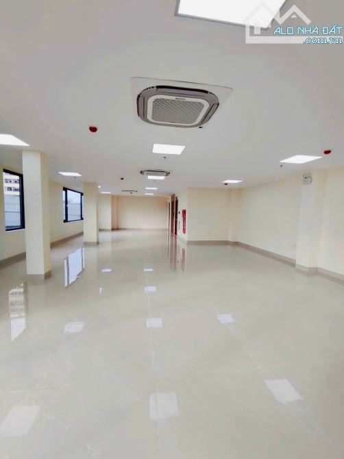 BÁN TÒA MẶT PHỐ PHẠM VĂN ĐỒNG-LÔ GÓC-VỈA HÈ 215M 8TẦNG MẶT TIỀN 21M GIÁ 70,5 TỶ. - 2