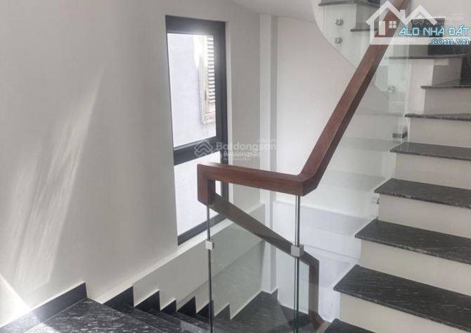 Nhà Lạc Long Quân-Cầu Giấy, 71.4m2, Mt 7.8m, 5T ô chờ thang máy sát Hồ Tây, chào 1 - 2