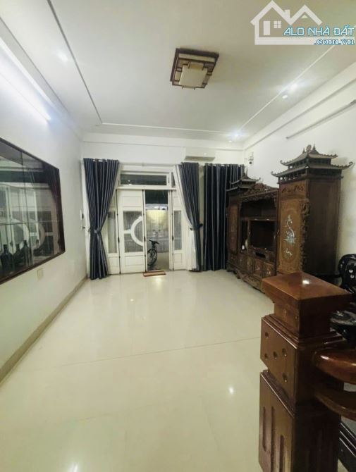 Bán nhà 3 tầng mặt tiền Lê Minh Huế - 1