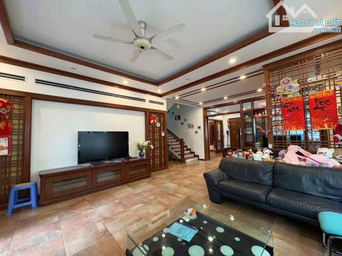 Bán Biệt Thự Vườn Đào, Tây Hồ 233m2 mặt tiền 15m, chỉ dành cho giới thượng lưu - 2