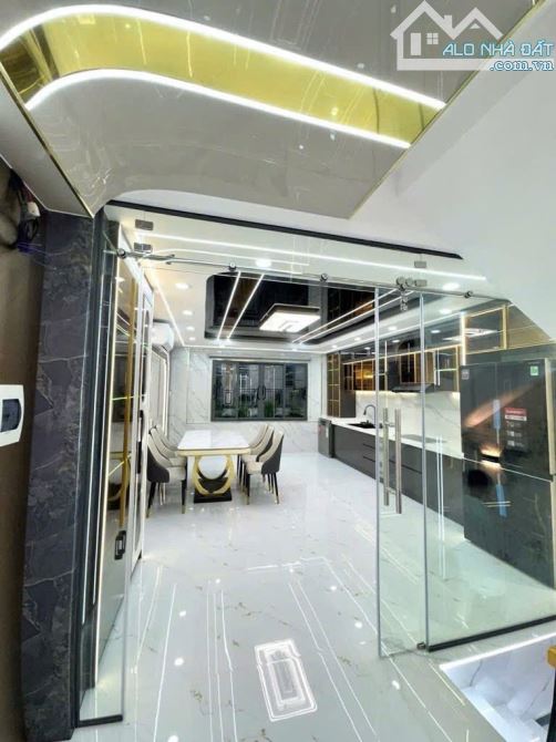 Siêu phẩm 5 Tầng Khu Vip hẻm 6m thông THẠNH XUÂN 25, Thới An - Diện tích 85m2 (4.5 x 19). - 2