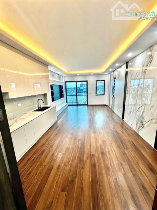 Bán Nhà 41m 6 tầng - Thang Máy - Lô Góc - Ô tô vào nhà 9,5 tỉ Bát Khối Long Biên - 2
