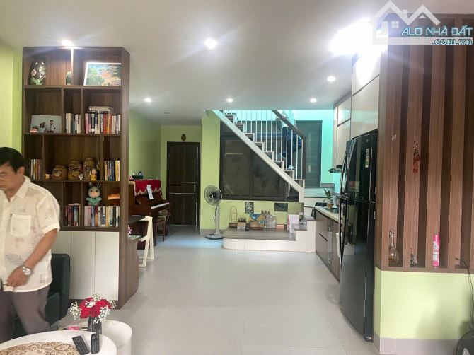 🏡. Bán nhà 2 tầng trục chính Hàm Nghi - 2
