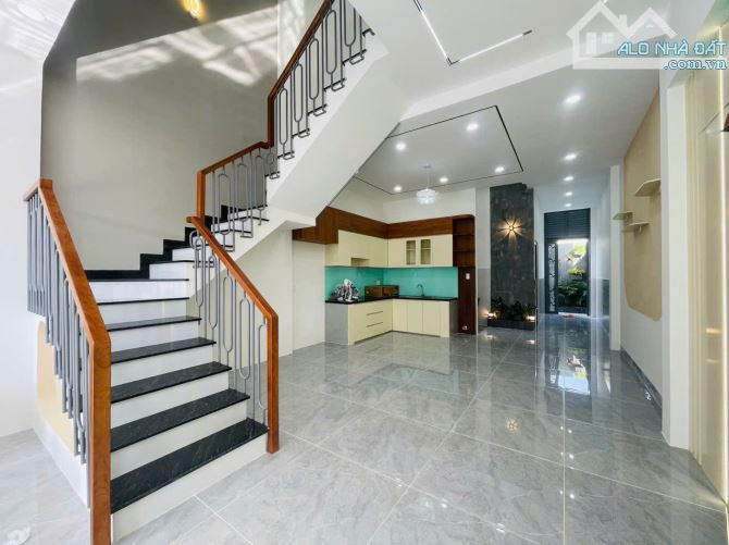 Bán Nhà Mới 1 Trệt 1 Lầu 3 Phòng Ngủ Giáp Hóc Môn, 125m2, Sổ Hồng Riêng - 2