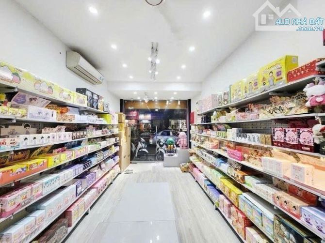Tôn Đức Thắng - Mặt phố - Kinh doanh sầm uất ngày đêm - Vỉa hè rộng - Nhà dân xây chắc chắ - 2