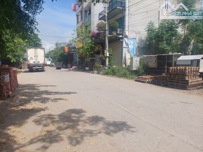 TÀI CHÍNH 4.X TỶ, DT: 90M², MT: 4.2M, Ô TÔ VÀO ĐẤT, ĐƯỜNG THÔNG, KINH DOANH OK. TỔ 5, TT. - 2