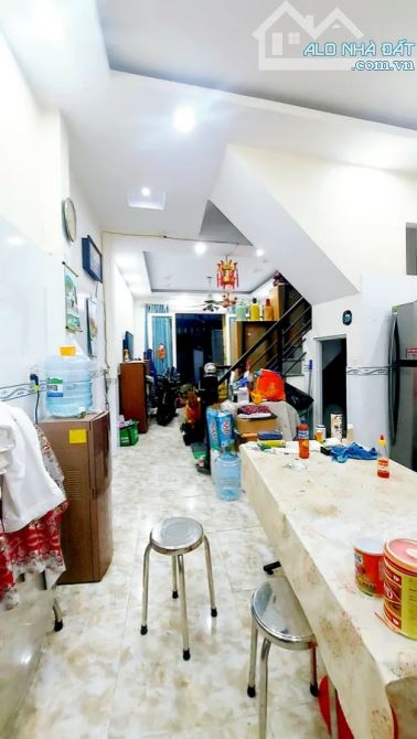 Bán 🏡 sạch đẹp 3Tầng gồm 4 Phòng  4 tỷ đường Lưu Hữu Phước Q8 đầy đủ tiện ích xung quanh.