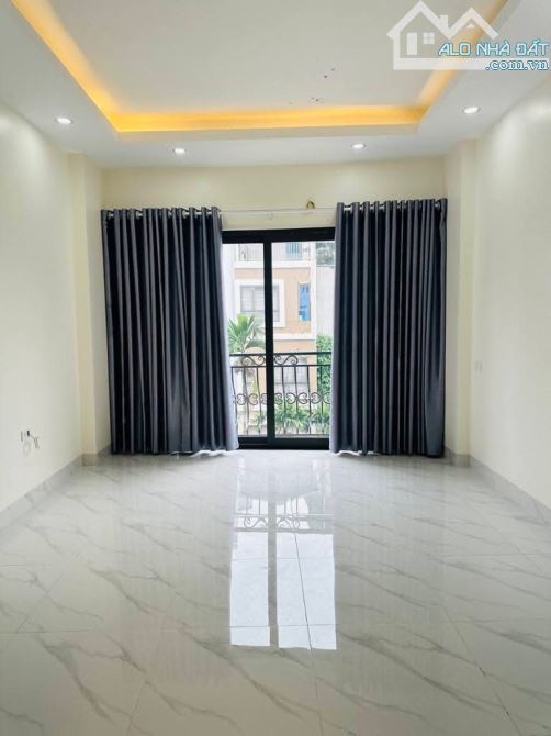 🏡 Trung tâm #Lai_Xá. 30m, 5 tầng, mặt tiền 5,6m_ô tô đỗ cổng_Nhỉnh 5 tỷ - 2