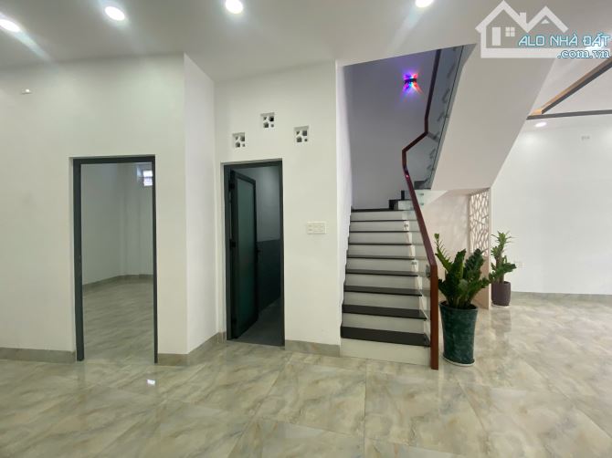 Bán nhà mặt đường Ngô Đến. Đường rộng 10m, Cách biển 1km, dt 80m giá 6ty500  triệu TL - 2