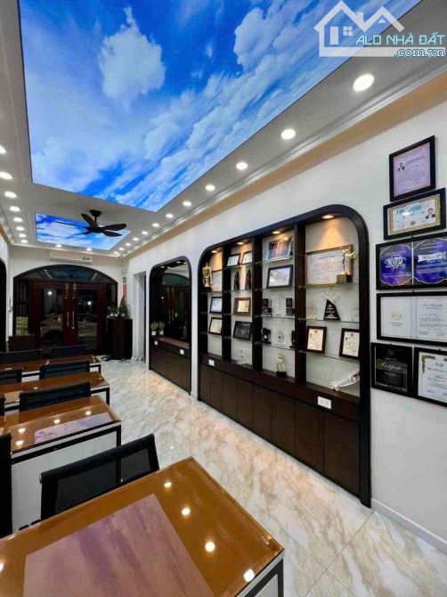 Bán nhà 4 tầng mặt tiền đường Đống Đa - 2