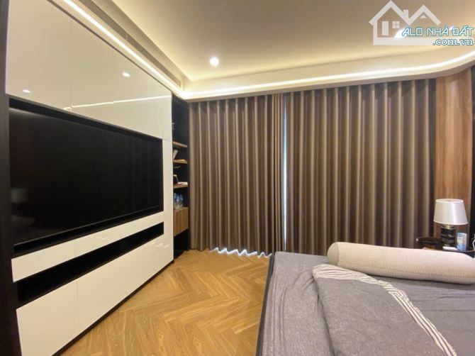Bán nhà 6  tầng 62m, MT 8m, thang máy, gaza ô tô tại Việt Hưng, giá rất hợp lý - 2