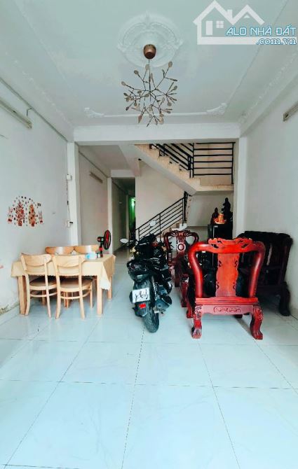 BÁN NHÀ MẶT TIỀN KHU VIP TÊN LỬA 4 TẦNG BTCT 96M2 CHỦ 1 ĐỜI XE HƠI NGỦ NHÀ GIÁ 7.X TỶ - 2