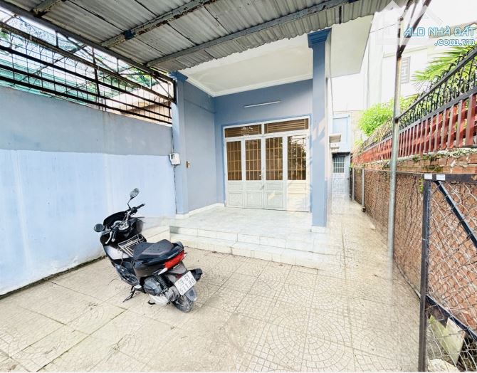 Bán 2 Căn Nhà Trung Tâm Hóc Môn - 256M2 ( 10 x 30 ) - 2Tầng - HXH -  Chỉ 6,4Tỷ. - 2