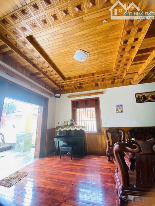 Bán Gấp Căn Biệt Thự 550m2 Tâm Huyết Ngay UBND Đông Hòa HCM - 2