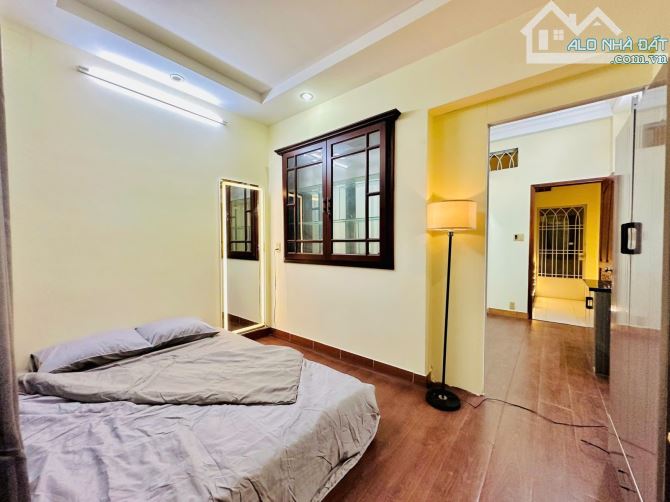 Quận 10 Vip khu Thành Thái- 4 tầng kiên cố ô tô đậu giá chỉ 1X.... Tỷ. - 2