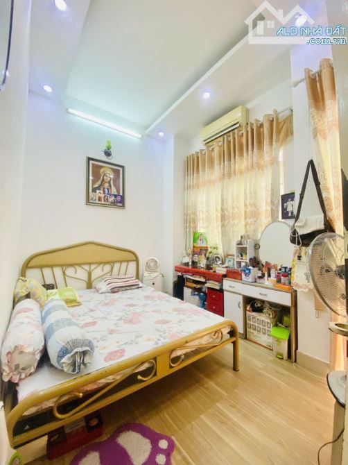 Bán Gấp nhà Tây Thạnh Tân Phú gần trường đại học công thương 40m2 ,3Tầng Nhỉnh 4 tỷ - 2