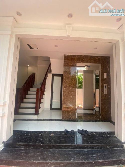 SIÊU ĐẸP  -NHÀ NGỌC TRÌ  - THẠCH  BÀN - DIỆN TÍCH RỘNG  - FULL NỘI THẤT - THANG MÁY. - KHU - 2
