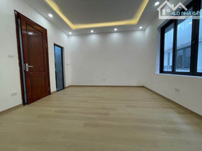 Nhà Đẹp Kinh Doanh.  KĐT Văn Khê  5 Tầng Thang Máy, 82.5m. Giá: 20.5 Tỷ  Lh: Hoàng Trung - 3