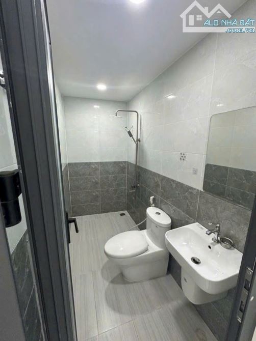 BÁN NHÀ 2lầu-3pn- NGUYỄN VĂN KHỐI, PHƯỜNG 9, GÒ VẤP. GIÁ: 5.6 tỷ - 3