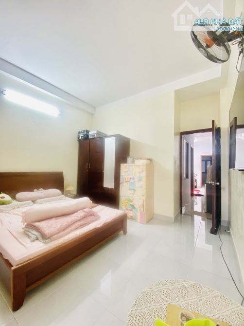 BÁN NHÀ Ở LIỀN HẺM XE HƠI GẦN TÂN HƯƠNG 3 TẦNG 80M2 VUÔNG VỨC GIÁ 8.X TỶ - 3