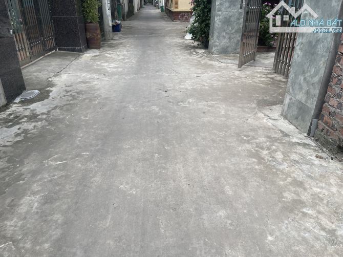 Bán đất tặng nhà 2 tầng về sẵn ở diện tích 80 m - 3