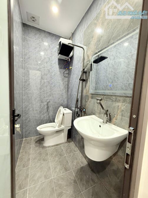 Căn nhà vừa hoàn thiện đẹp long lanh tại Miếu hai xã chỉ việc về ở - 3